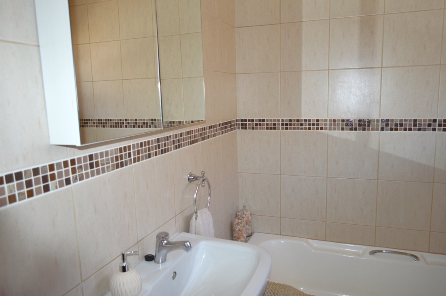 4 Bedroom Property for Sale in Flamwood North West